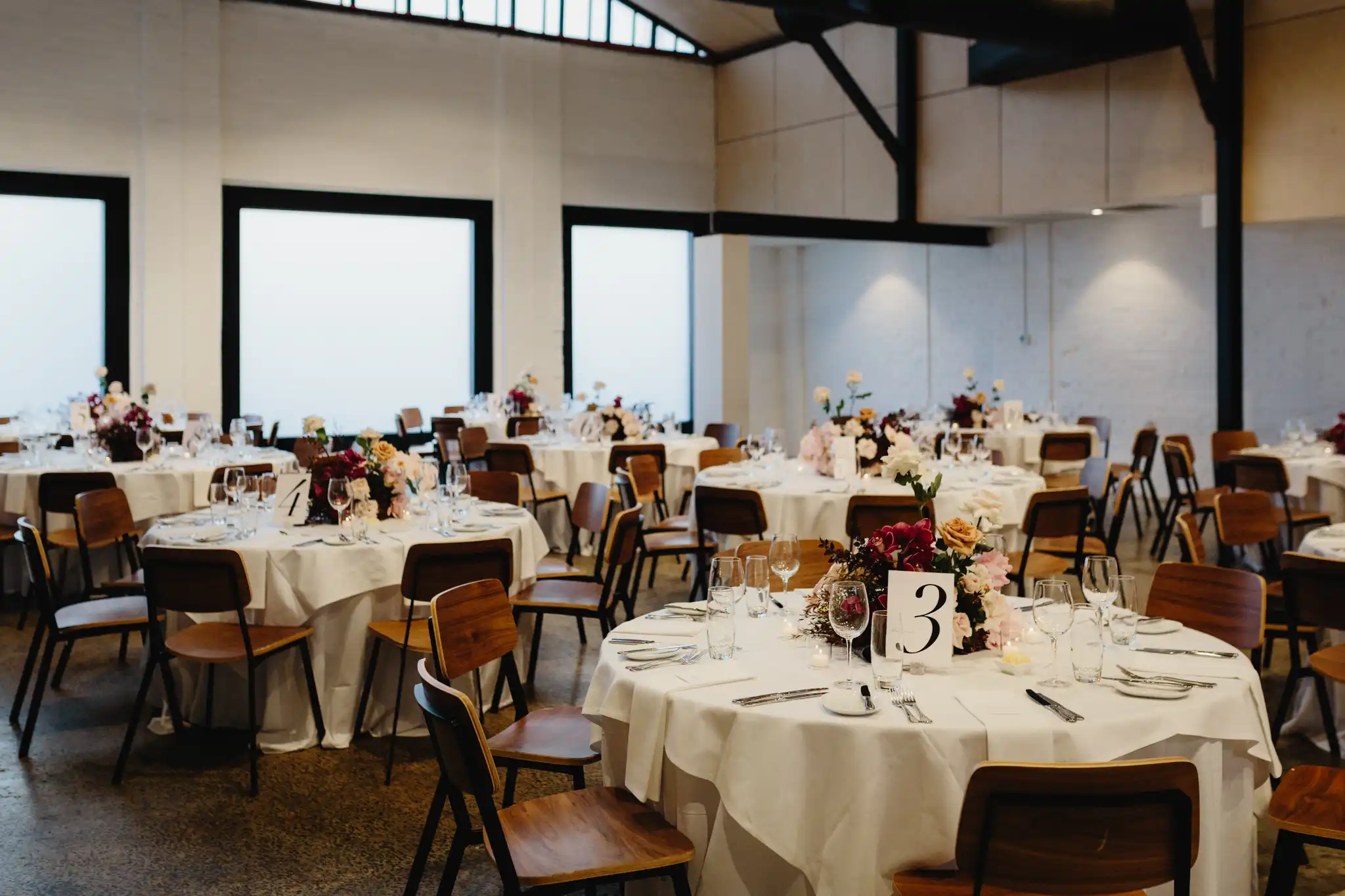 home-wedding-section-tables-image